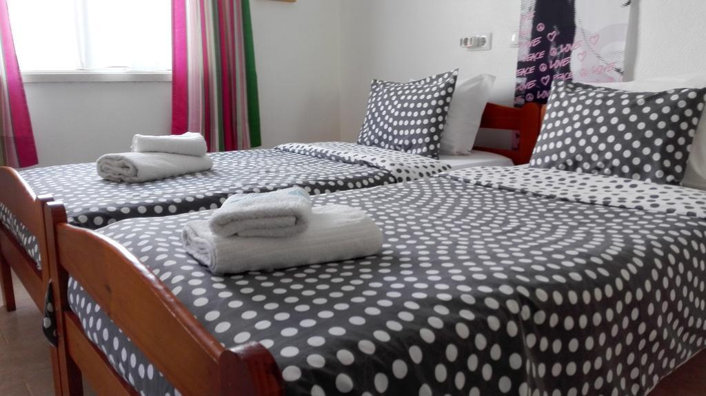 Hotel Surf House Helena Baleal Zimmer foto